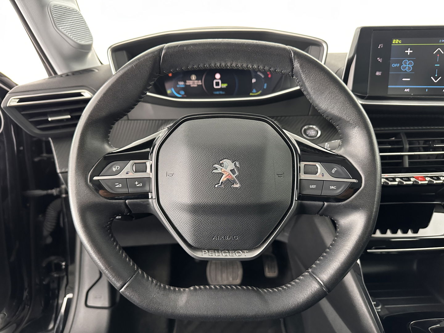 Peugeot e-208 EV Allure 50 kWh (INCL-BTW) *1/2LEATHER | DIGI-COCKPIT | APP-CONNECT | KEYLESS | CCS-FASTLOADER | CAMERA | ECC | PDC | LANE-ASSIST | CRUISE | COMFORT-SEATS | DAB | 16"ALU*
