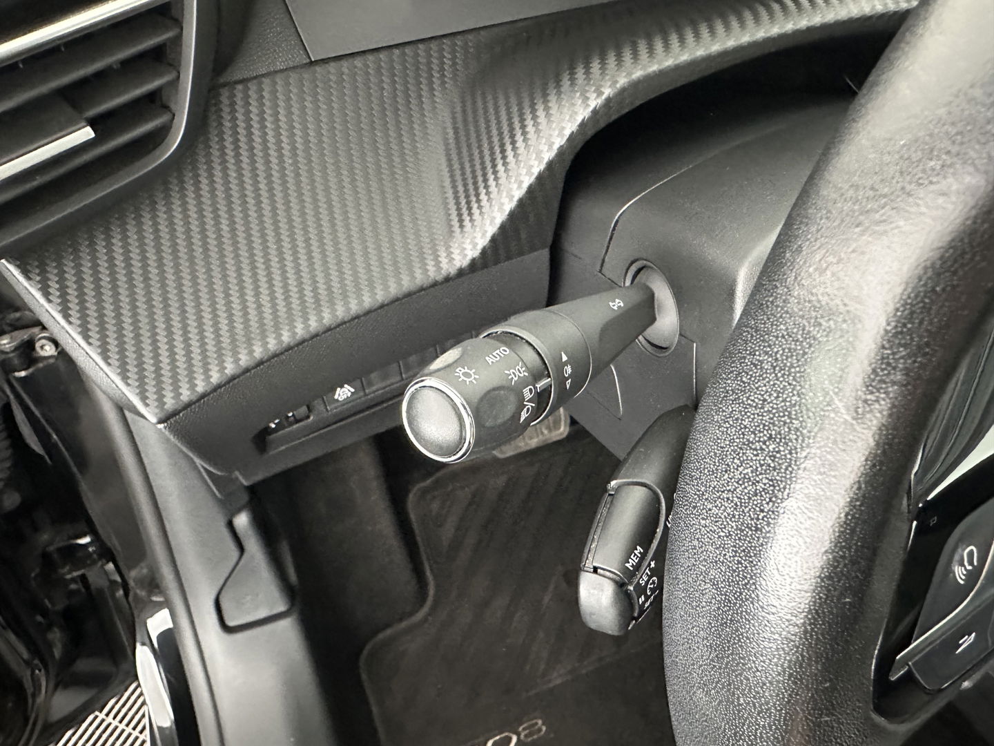 Peugeot e-208 EV Allure 50 kWh (INCL-BTW) *1/2LEATHER | DIGI-COCKPIT | APP-CONNECT | KEYLESS | CCS-FASTLOADER | CAMERA | ECC | PDC | LANE-ASSIST | CRUISE | COMFORT-SEATS | DAB | 16"ALU*