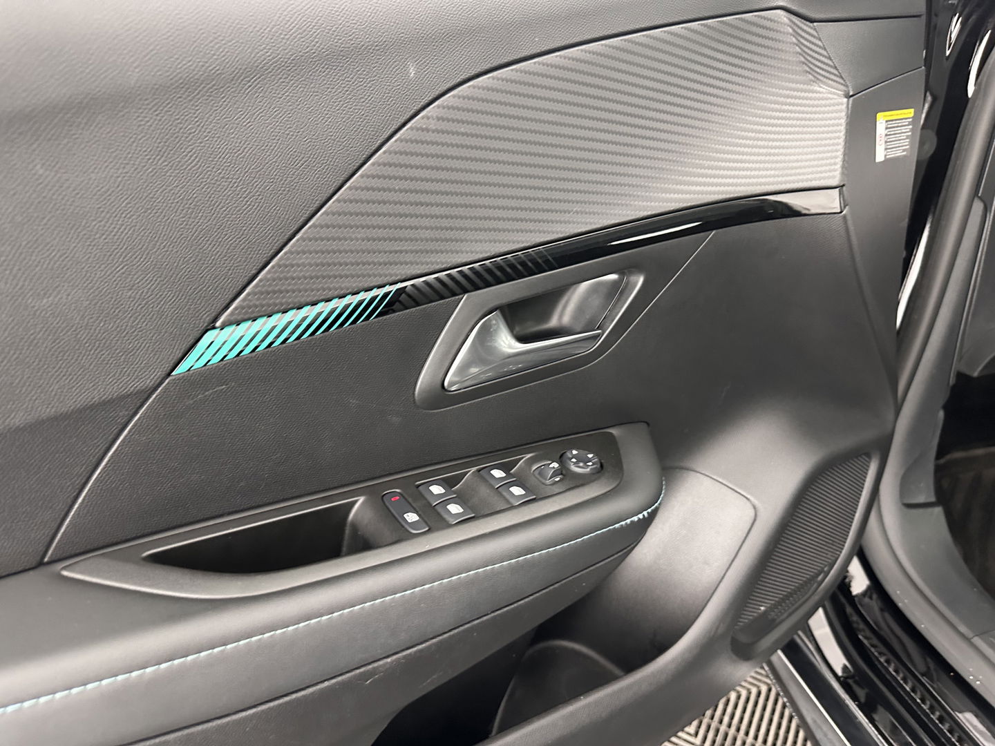 Peugeot e-208 EV Allure 50 kWh (INCL-BTW) *1/2LEATHER | DIGI-COCKPIT | APP-CONNECT | KEYLESS | CCS-FASTLOADER | CAMERA | ECC | PDC | LANE-ASSIST | CRUISE | COMFORT-SEATS | DAB | 16"ALU*