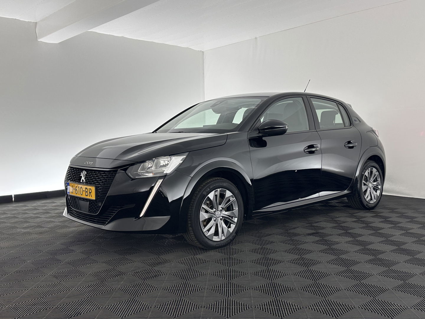 Peugeot e-208 EV Allure 50 kWh (INCL-BTW) *1/2LEATHER | DIGI-COCKPIT | APP-CONNECT | KEYLESS | CCS-FASTLOADER | CAMERA | ECC | PDC | LANE-ASSIST | CRUISE | COMFORT-SEATS | DAB | 16"ALU*