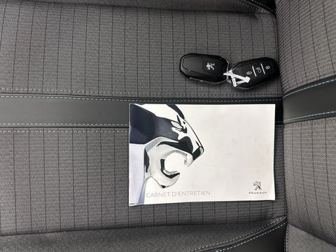 Peugeot e-208 EV Allure 50 kWh (INCL-BTW) *1/2LEATHER | DIGI-COCKPIT | APP-CONNECT | KEYLESS | CCS-FASTLOADER | CAMERA | ECC | PDC | LANE-ASSIST | CRUISE | COMFORT-SEATS | DAB | 16"ALU*