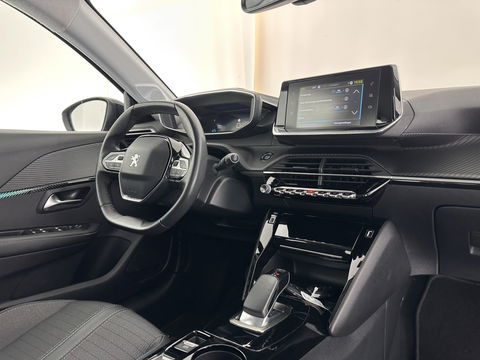 Peugeot e-208 EV Allure 50 kWh (INCL-BTW) *1/2LEATHER | DIGI-COCKPIT | APP-CONNECT | KEYLESS | CCS-FASTLOADER | CAMERA | ECC | PDC | LANE-ASSIST | CRUISE | COMFORT-SEATS | DAB | 16"ALU*