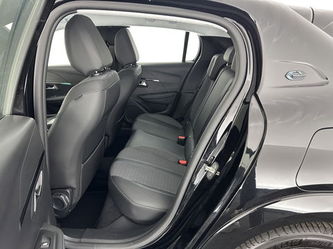 Peugeot e-208 EV Allure 50 kWh (INCL-BTW) *1/2LEATHER | DIGI-COCKPIT | APP-CONNECT | KEYLESS | CCS-FASTLOADER | CAMERA | ECC | PDC | LANE-ASSIST | CRUISE | COMFORT-SEATS | DAB | 16"ALU*
