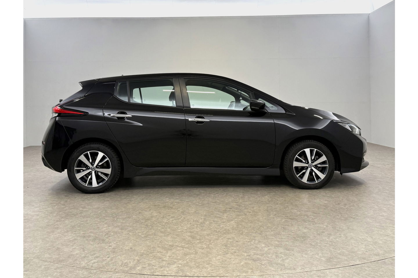 Nissan Leaf Acenta 40 kWh 150PK Camera Carplay LED Clima Cruise 16''LMV Stoel/Stuurverwarming