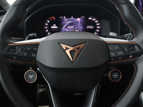 CUPRA Leon 1.5 TSI e-Hybrid | Stoel & stuurverwarming | Camera | Adaptive cruise | Carplay | Sportstoelen | Park Assist | Sfeerverlichting | Keyless | PHEV