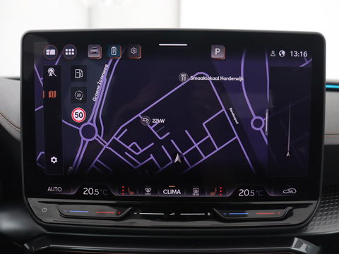 CUPRA Leon 1.5 TSI e-Hybrid | Stoel & stuurverwarming | Camera | Adaptive cruise | Carplay | Sportstoelen | Park Assist | Sfeerverlichting | Keyless | PHEV