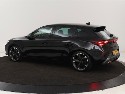 CUPRA Leon 1.5 TSI e-Hybrid | Stoel & stuurverwarming | Camera | Adaptive cruise | Carplay | Sportstoelen | Park Assist | Sfeerverlichting | Keyless | PHEV