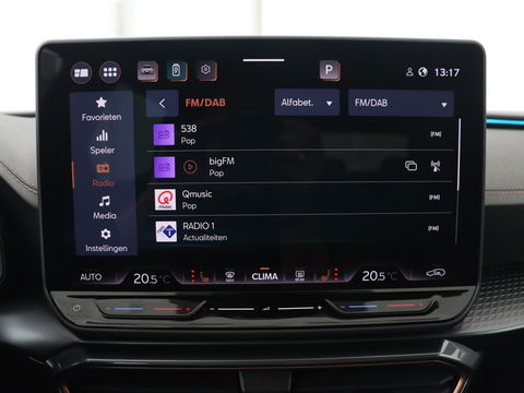 CUPRA Leon 1.5 TSI e-Hybrid | Stoel & stuurverwarming | Camera | Adaptive cruise | Carplay | Sportstoelen | Park Assist | Sfeerverlichting | Keyless | PHEV