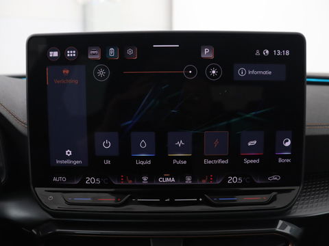 CUPRA Leon 1.5 TSI e-Hybrid | Stoel & stuurverwarming | Camera | Adaptive cruise | Carplay | Sportstoelen | Park Assist | Sfeerverlichting | Keyless | PHEV