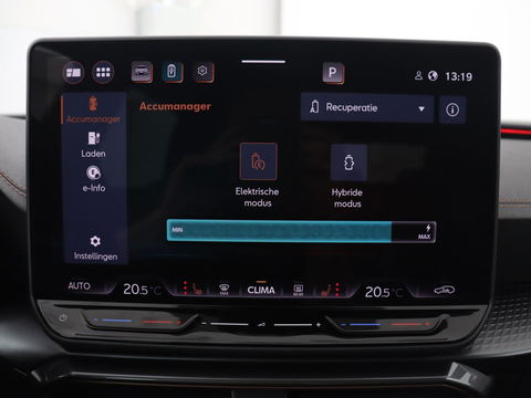 CUPRA Leon 1.5 TSI e-Hybrid | Stoel & stuurverwarming | Camera | Adaptive cruise | Carplay | Sportstoelen | Park Assist | Sfeerverlichting | Keyless | PHEV