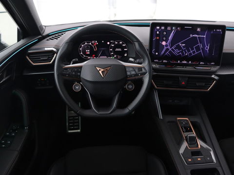 CUPRA Leon 1.5 TSI e-Hybrid | Stoel & stuurverwarming | Camera | Adaptive cruise | Carplay | Sportstoelen | Park Assist | Sfeerverlichting | Keyless | PHEV
