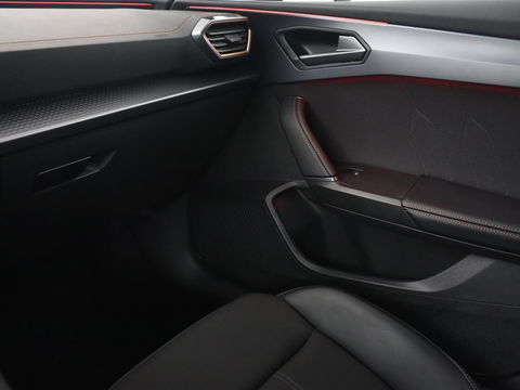 CUPRA Leon 1.5 TSI e-Hybrid | Stoel & stuurverwarming | Camera | Adaptive cruise | Carplay | Sportstoelen | Park Assist | Sfeerverlichting | Keyless | PHEV
