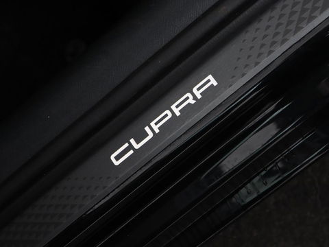 CUPRA Leon 1.5 TSI e-Hybrid | Stoel & stuurverwarming | Camera | Adaptive cruise | Carplay | Sportstoelen | Park Assist | Sfeerverlichting | Keyless | PHEV