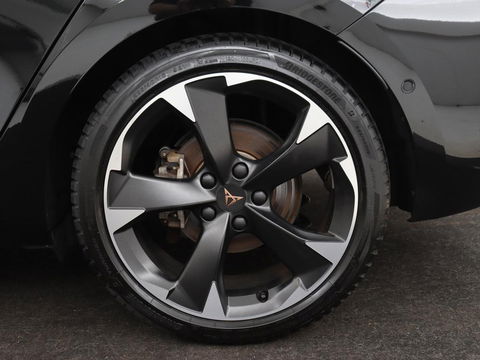 CUPRA Leon 1.5 TSI e-Hybrid | Stoel & stuurverwarming | Camera | Adaptive cruise | Carplay | Sportstoelen | Park Assist | Sfeerverlichting | Keyless | PHEV