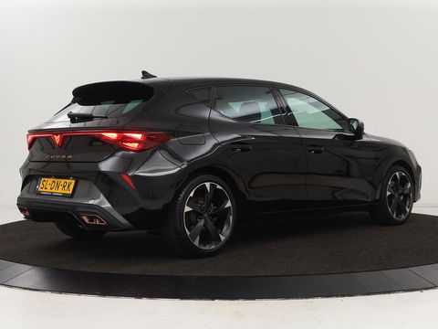 CUPRA Leon 1.5 TSI e-Hybrid | Stoel & stuurverwarming | Camera | Adaptive cruise | Carplay | Sportstoelen | Park Assist | Sfeerverlichting | Keyless | PHEV