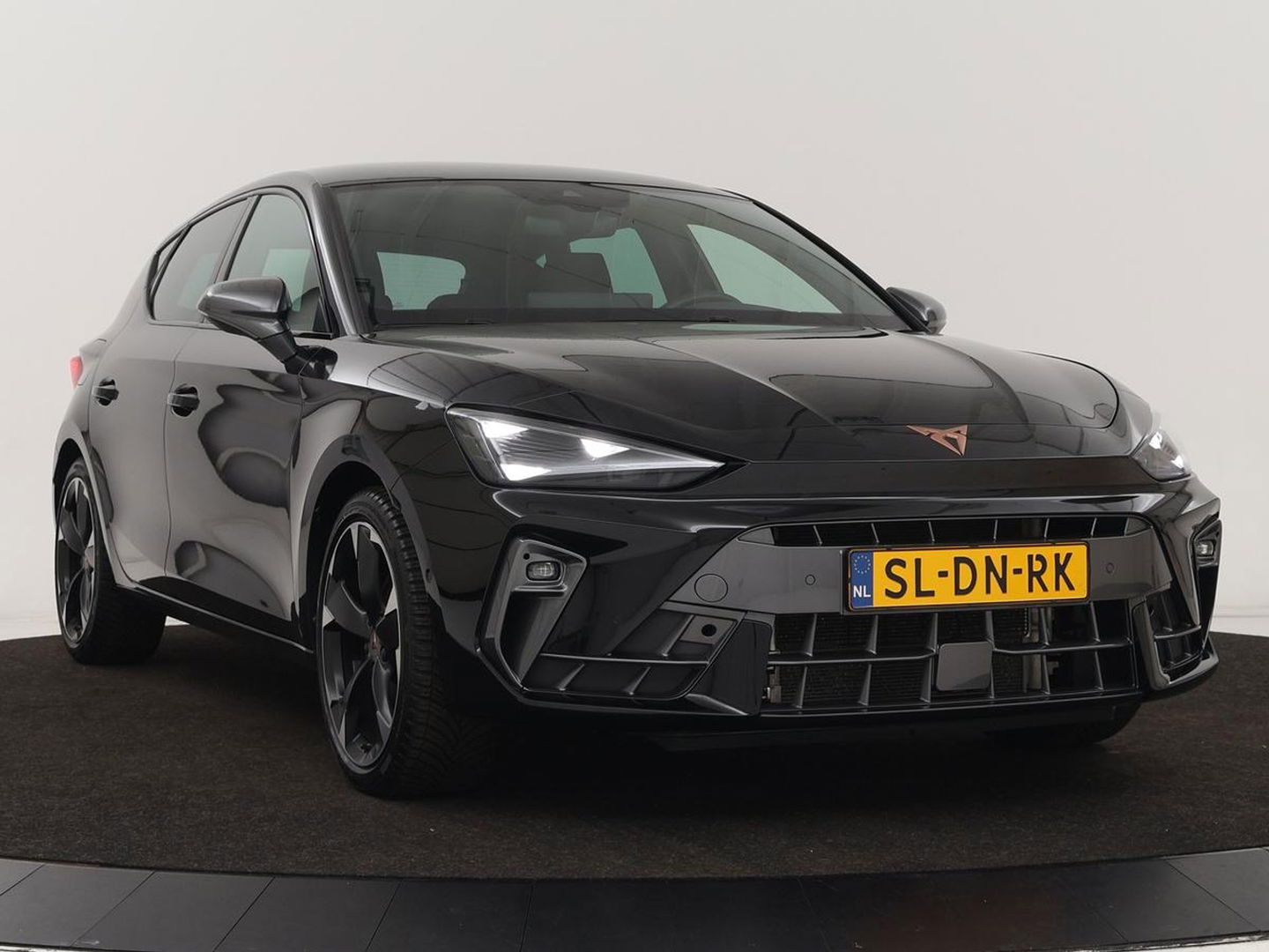 CUPRA Leon 1.5 TSI e-Hybrid | Stoel & stuurverwarming | Camera | Adaptive cruise | Carplay | Sportstoelen | Park Assist | Sfeerverlichting | Keyless | PHEV