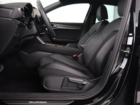 CUPRA Leon 1.5 TSI e-Hybrid | Stoel & stuurverwarming | Camera | Adaptive cruise | Carplay | Sportstoelen | Park Assist | Sfeerverlichting | Keyless | PHEV