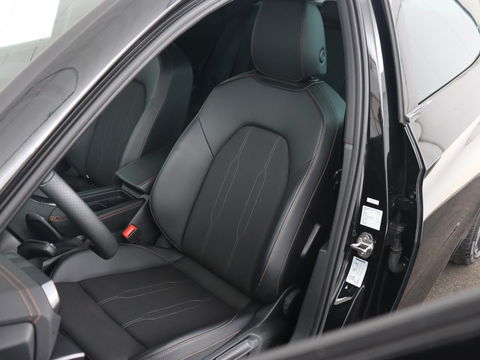 CUPRA Leon 1.5 TSI e-Hybrid | Stoel & stuurverwarming | Camera | Adaptive cruise | Carplay | Sportstoelen | Park Assist | Sfeerverlichting | Keyless | PHEV