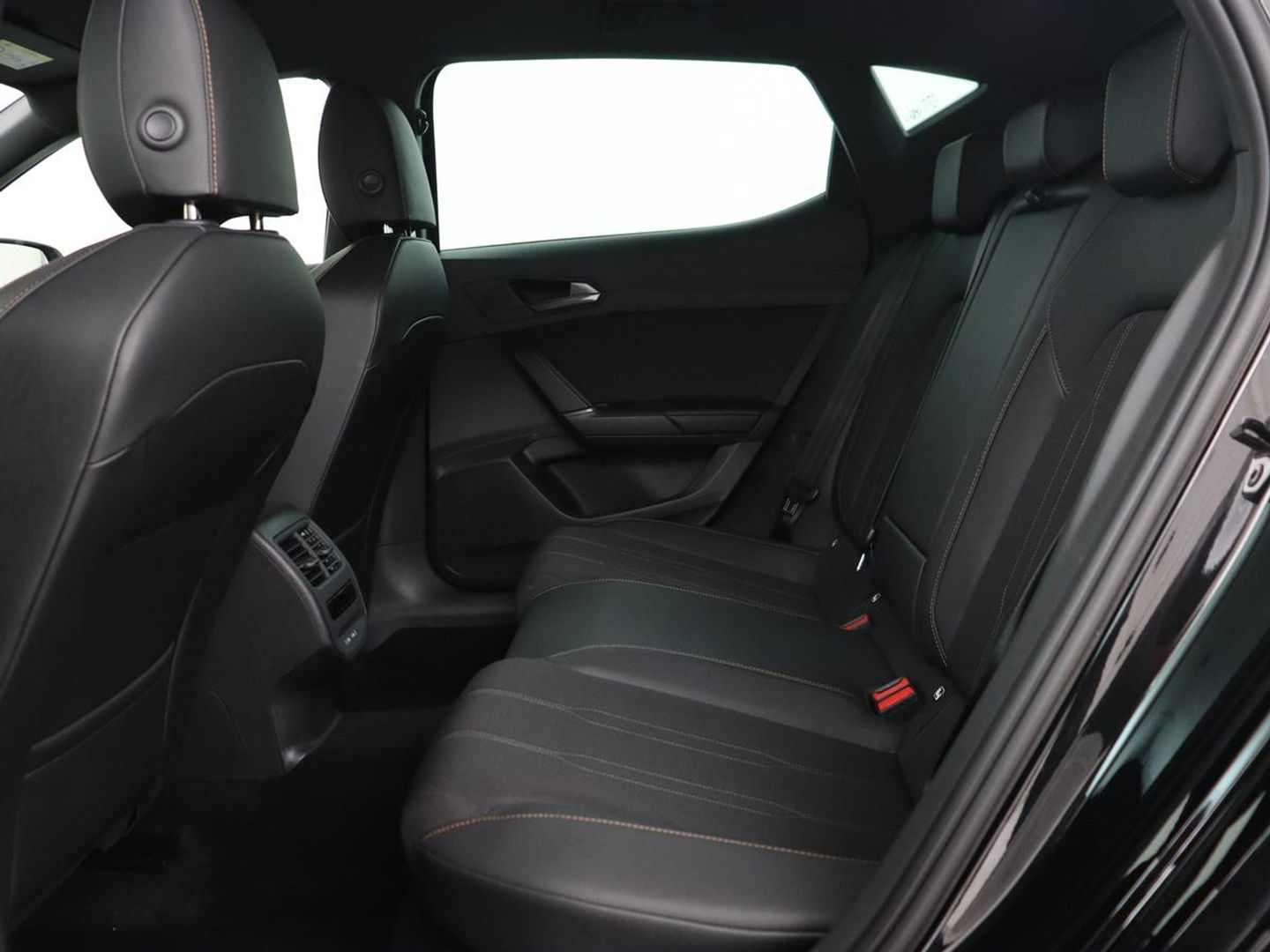 CUPRA Leon 1.5 TSI e-Hybrid | Stoel & stuurverwarming | Camera | Adaptive cruise | Carplay | Sportstoelen | Park Assist | Sfeerverlichting | Keyless | PHEV
