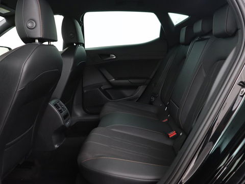 CUPRA Leon 1.5 TSI e-Hybrid | Stoel & stuurverwarming | Camera | Adaptive cruise | Carplay | Sportstoelen | Park Assist | Sfeerverlichting | Keyless | PHEV