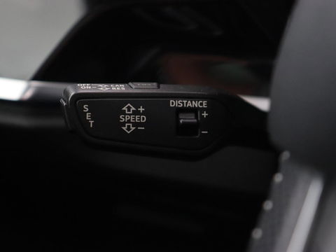 Audi Q3 35 TFSI S Line Pro Line S | Panoramadak | Stoelverwarming | Adaptive cruise | Carplay | Trekhaak | Keyless | Virual Cockpit | Half leder | DAB | Full LED