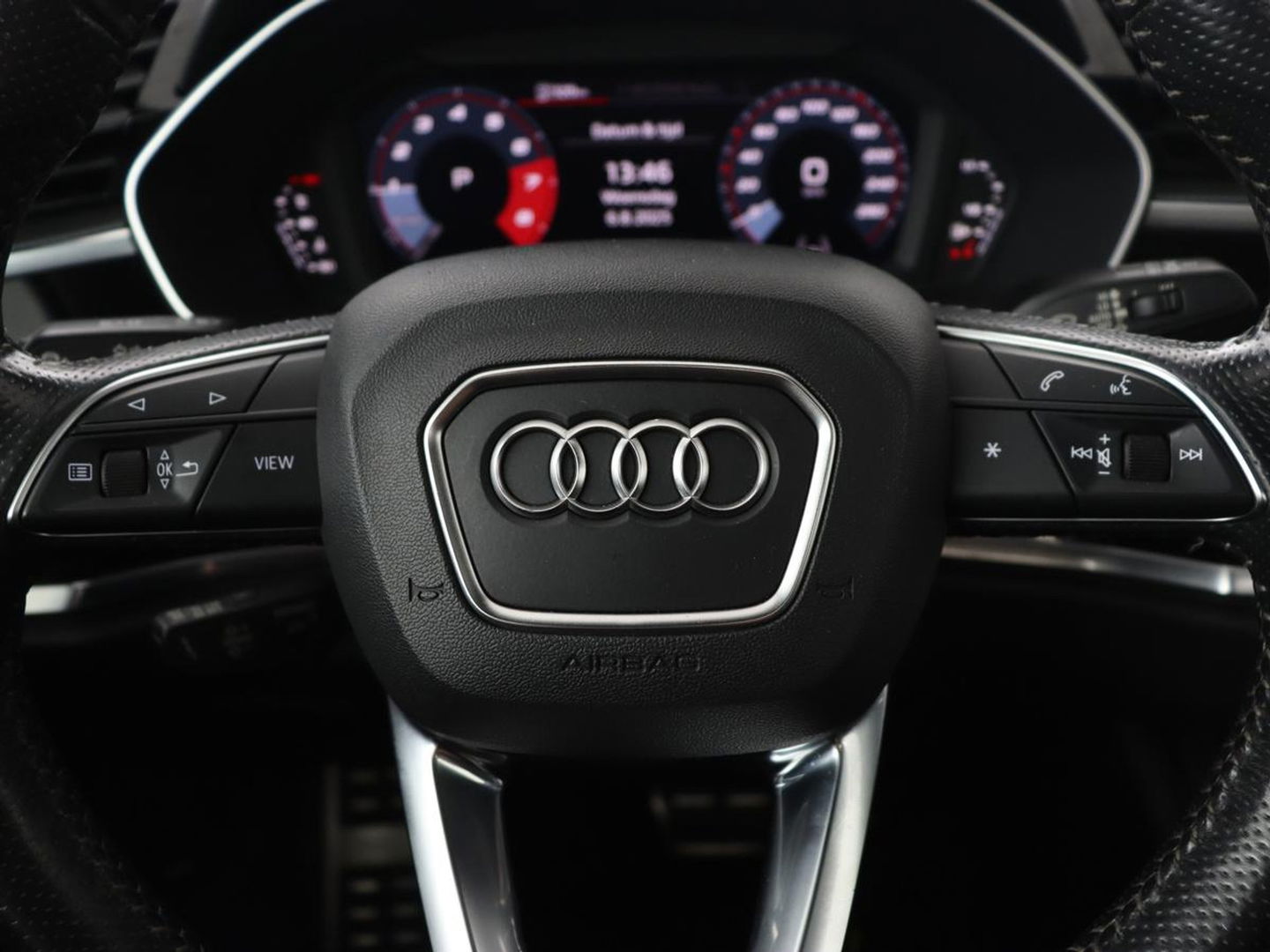 Audi Q3 35 TFSI S Line Pro Line S | Panoramadak | Stoelverwarming | Adaptive cruise | Carplay | Trekhaak | Keyless | Virual Cockpit | Half leder | DAB | Full LED