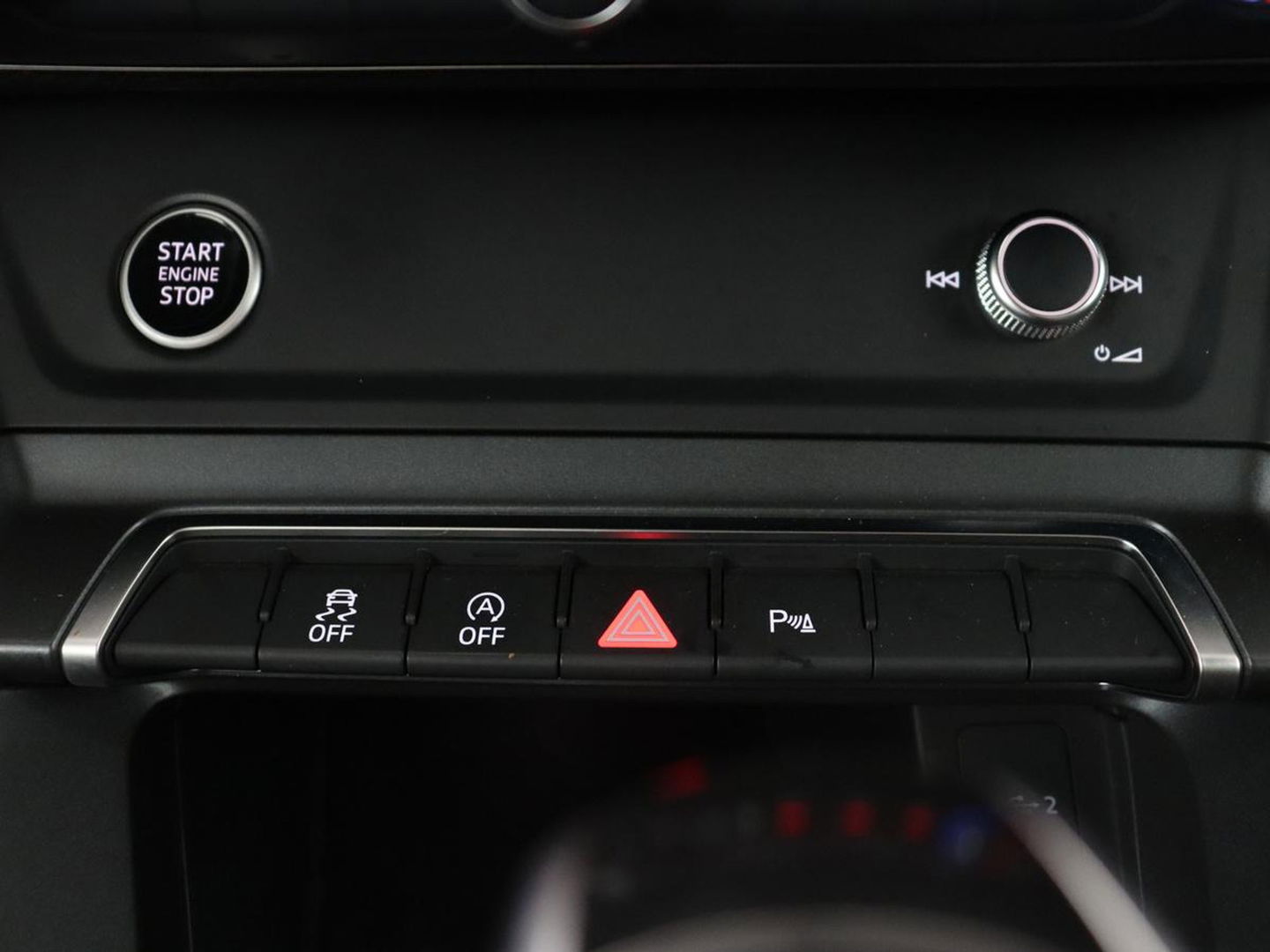 Audi Q3 35 TFSI S Line Pro Line S | Panoramadak | Stoelverwarming | Adaptive cruise | Carplay | Trekhaak | Keyless | Virual Cockpit | Half leder | DAB | Full LED