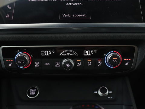 Audi Q3 35 TFSI S Line Pro Line S | Panoramadak | Stoelverwarming | Adaptive cruise | Carplay | Trekhaak | Keyless | Virual Cockpit | Half leder | DAB | Full LED