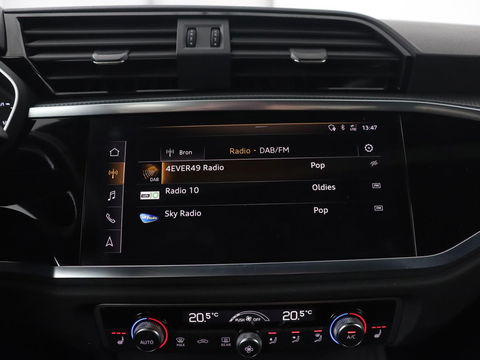 Audi Q3 35 TFSI S Line Pro Line S | Panoramadak | Stoelverwarming | Adaptive cruise | Carplay | Trekhaak | Keyless | Virual Cockpit | Half leder | DAB | Full LED