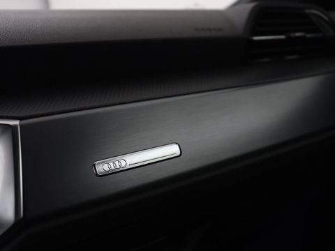 Audi Q3 35 TFSI S Line Pro Line S | Panoramadak | Stoelverwarming | Adaptive cruise | Carplay | Trekhaak | Keyless | Virual Cockpit | Half leder | DAB | Full LED