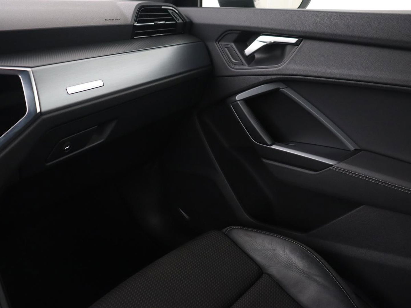 Audi Q3 35 TFSI S Line Pro Line S | Panoramadak | Stoelverwarming | Adaptive cruise | Carplay | Trekhaak | Keyless | Virual Cockpit | Half leder | DAB | Full LED