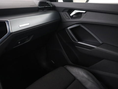 Audi Q3 35 TFSI S Line Pro Line S | Panoramadak | Stoelverwarming | Adaptive cruise | Carplay | Trekhaak | Keyless | Virual Cockpit | Half leder | DAB | Full LED