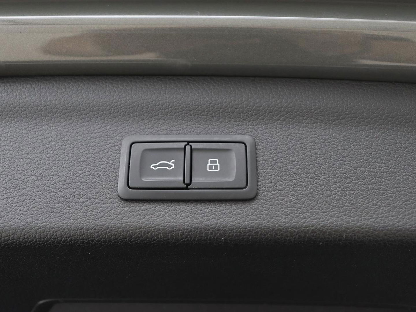 Audi Q3 35 TFSI S Line Pro Line S | Panoramadak | Stoelverwarming | Adaptive cruise | Carplay | Trekhaak | Keyless | Virual Cockpit | Half leder | DAB | Full LED