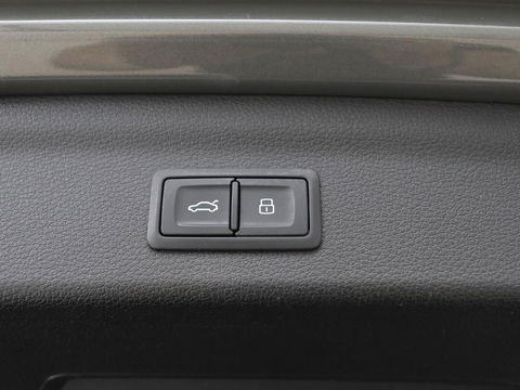 Audi Q3 35 TFSI S Line Pro Line S | Panoramadak | Stoelverwarming | Adaptive cruise | Carplay | Trekhaak | Keyless | Virual Cockpit | Half leder | DAB | Full LED