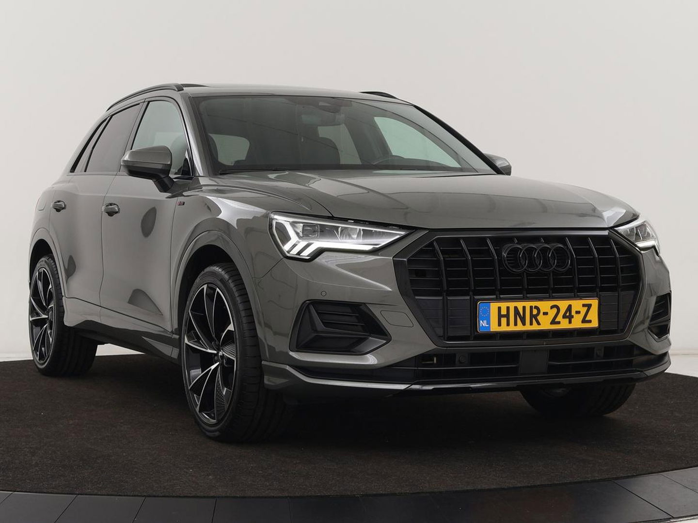 Audi Q3 35 TFSI S Line Pro Line S | Panoramadak | Stoelverwarming | Adaptive cruise | Carplay | Trekhaak | Keyless | Virual Cockpit | Half leder | DAB | Full LED