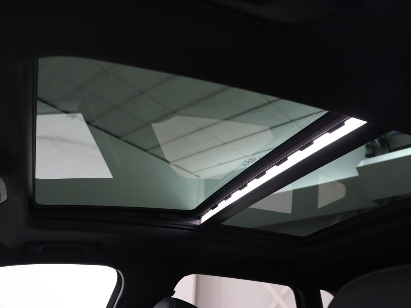 Audi Q3 35 TFSI S Line Pro Line S | Panoramadak | Stoelverwarming | Adaptive cruise | Carplay | Trekhaak | Keyless | Virual Cockpit | Half leder | DAB | Full LED