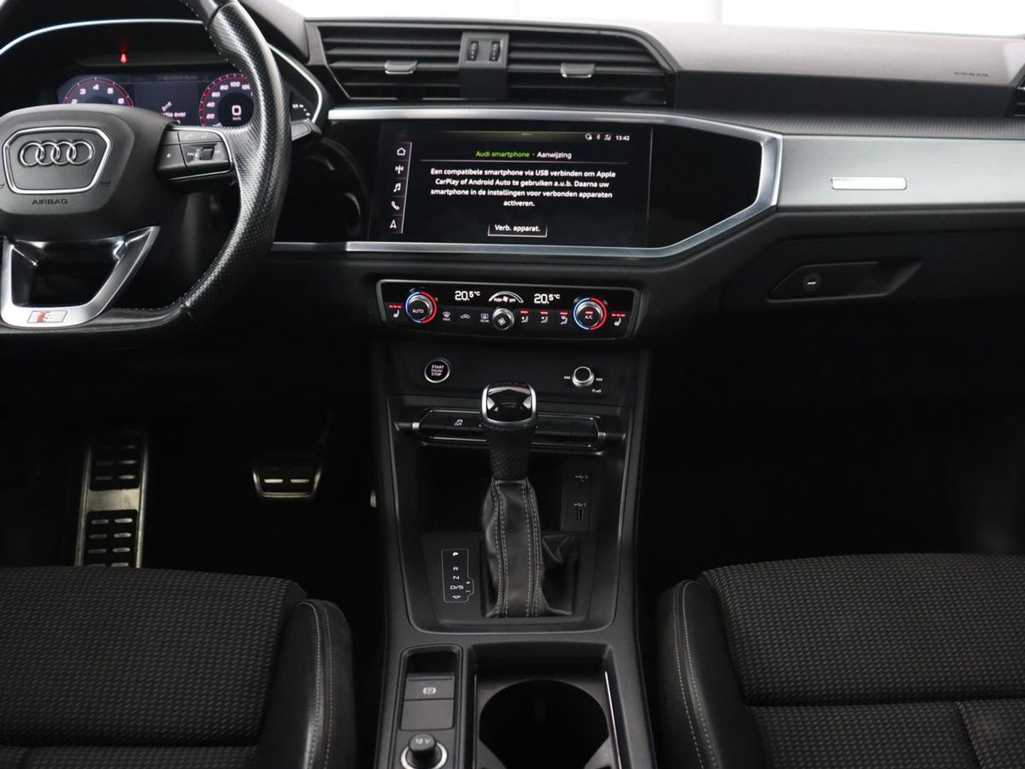 Audi Q3 35 TFSI S Line Pro Line S | Panoramadak | Stoelverwarming | Adaptive cruise | Carplay | Trekhaak | Keyless | Virual Cockpit | Half leder | DAB | Full LED
