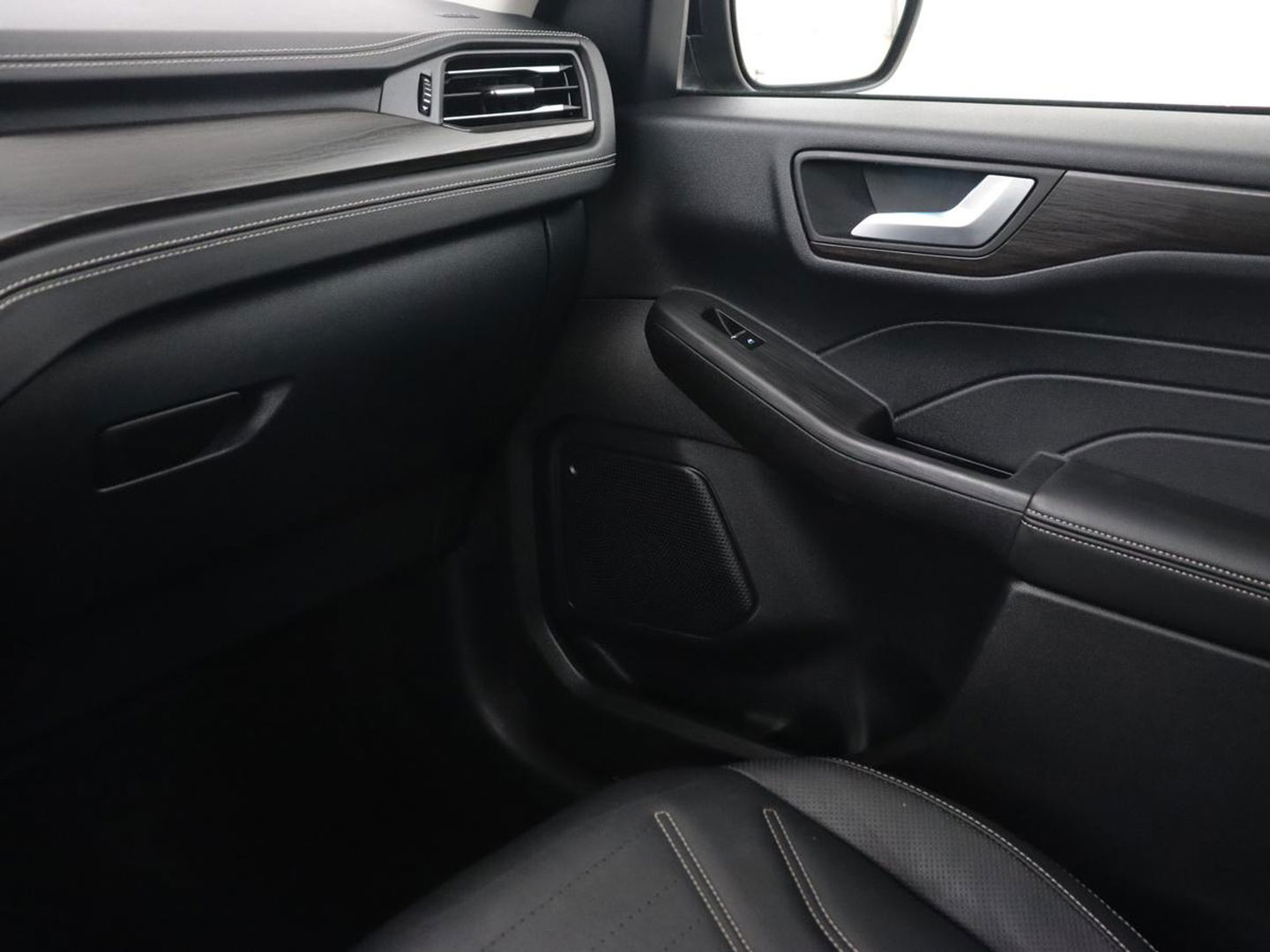 Ford Kuga 2.5 PHEV Vignale | Panoramadak | Head-Up | Stoel & stuurverwarming | Adaptive cruise | Trekhaak | Leder | Camera | Achterbankverwarming | Carplay | Digital Cockpit | Navigatie