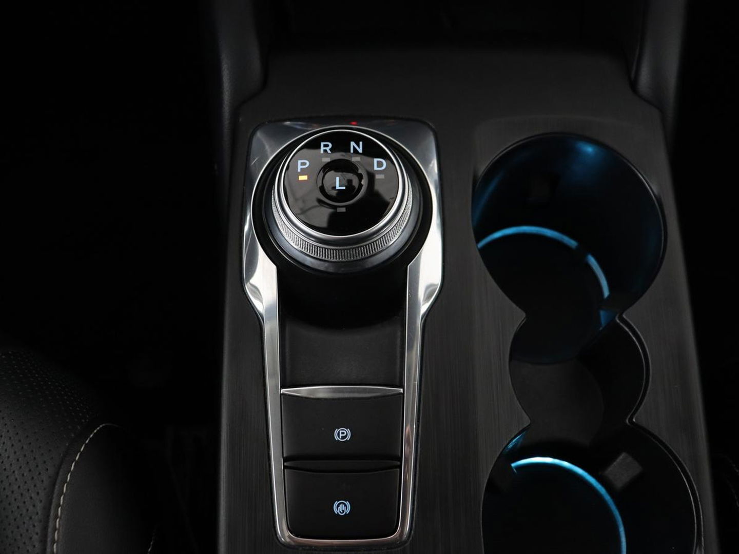 Ford Kuga 2.5 PHEV Vignale | Panoramadak | Head-Up | Stoel & stuurverwarming | Adaptive cruise | Trekhaak | Leder | Camera | Achterbankverwarming | Carplay | Digital Cockpit | Navigatie