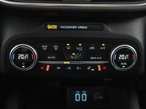 Ford Kuga 2.5 PHEV Vignale | Panoramadak | Head-Up | Stoel & stuurverwarming | Adaptive cruise | Trekhaak | Leder | Camera | Achterbankverwarming | Carplay | Digital Cockpit | Navigatie