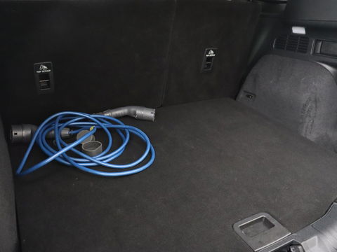 Ford Kuga 2.5 PHEV Vignale | Panoramadak | Head-Up | Stoel & stuurverwarming | Adaptive cruise | Trekhaak | Leder | Camera | Achterbankverwarming | Carplay | Digital Cockpit | Navigatie