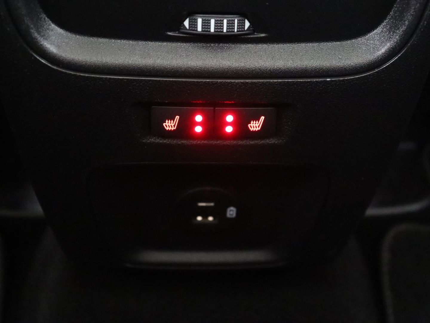 Ford Kuga 2.5 PHEV Vignale | Panoramadak | Head-Up | Stoel & stuurverwarming | Adaptive cruise | Trekhaak | Leder | Camera | Achterbankverwarming | Carplay | Digital Cockpit | Navigatie