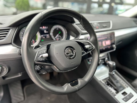 Škoda Superb Combi 1.4 TSI iV Business Edition Plus|ACC|Camera|Keyless|Carplay|Stoelverwarming|218PK