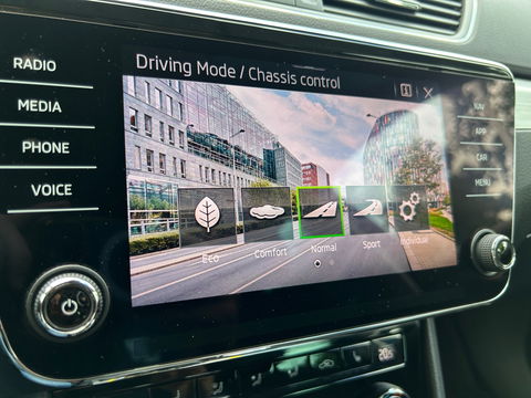 Škoda Superb Combi 1.4 TSI iV Business Edition Plus|ACC|Camera|Keyless|Carplay|Stoelverwarming|218PK