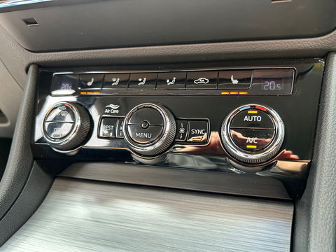 Škoda Superb Combi 1.4 TSI iV Business Edition Plus|ACC|Camera|Keyless|Carplay|Stoelverwarming|218PK