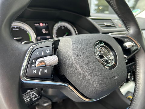 Škoda Superb Combi 1.4 TSI iV Business Edition Plus|ACC|Camera|Keyless|Carplay|Stoelverwarming|218PK