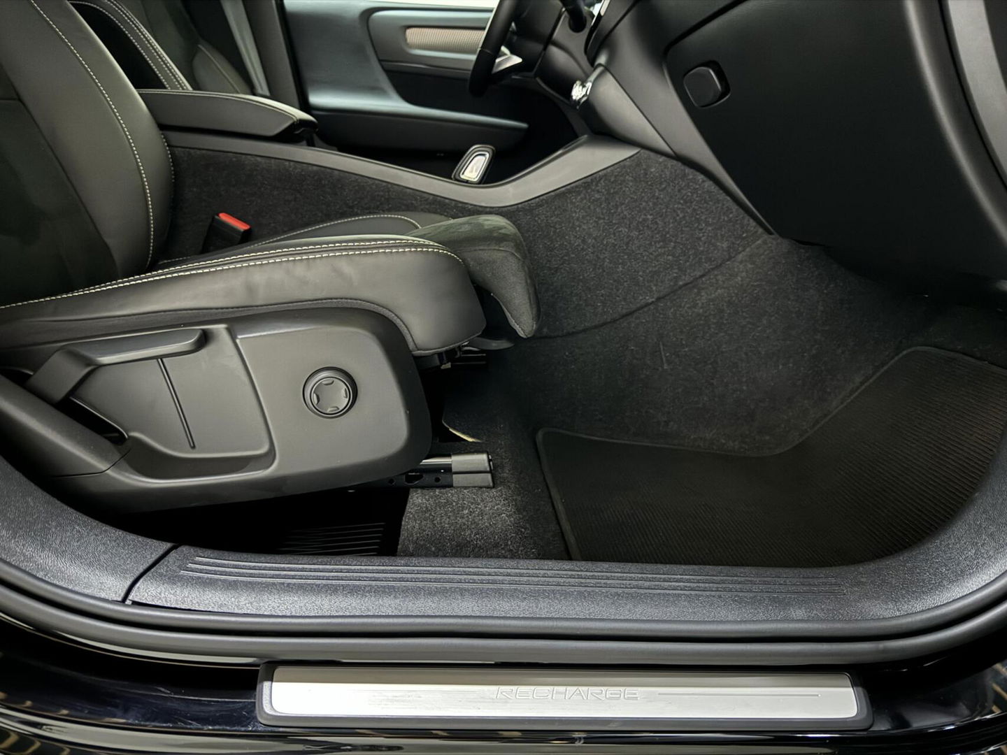 Volvo XC40 1.5 T5 Recharge R-Design Pano H/K 360° Carplay 20" LM