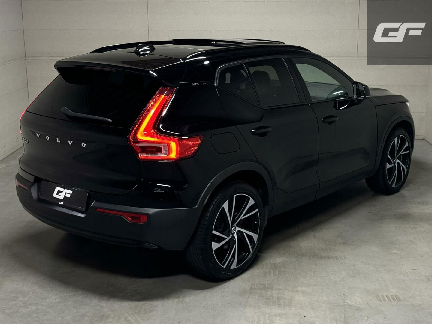 Volvo XC40 1.5 T5 Recharge R-Design Pano H/K 360° Carplay 20" LM