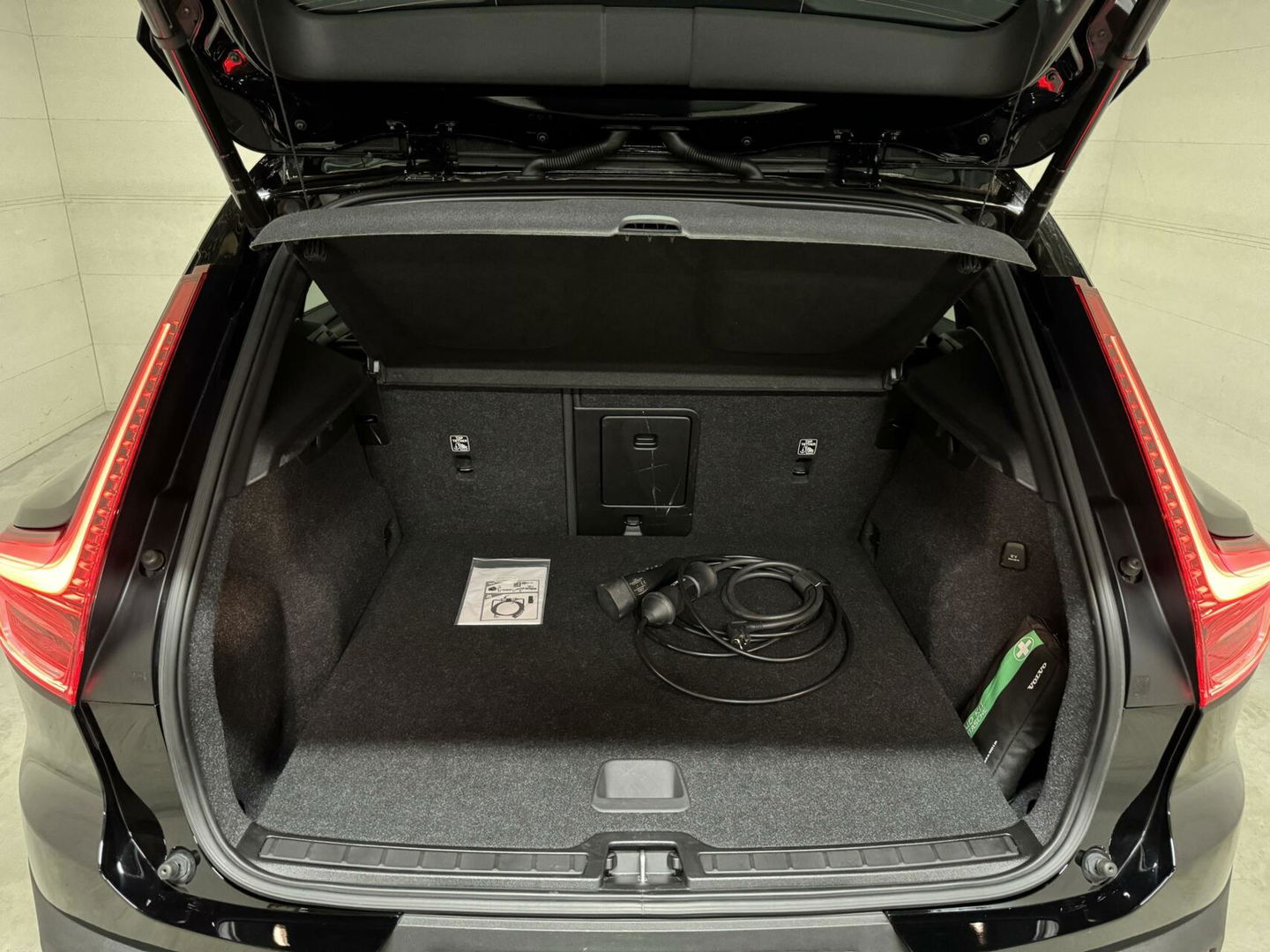 Volvo XC40 1.5 T5 Recharge R-Design Pano H/K 360° Carplay 20" LM
