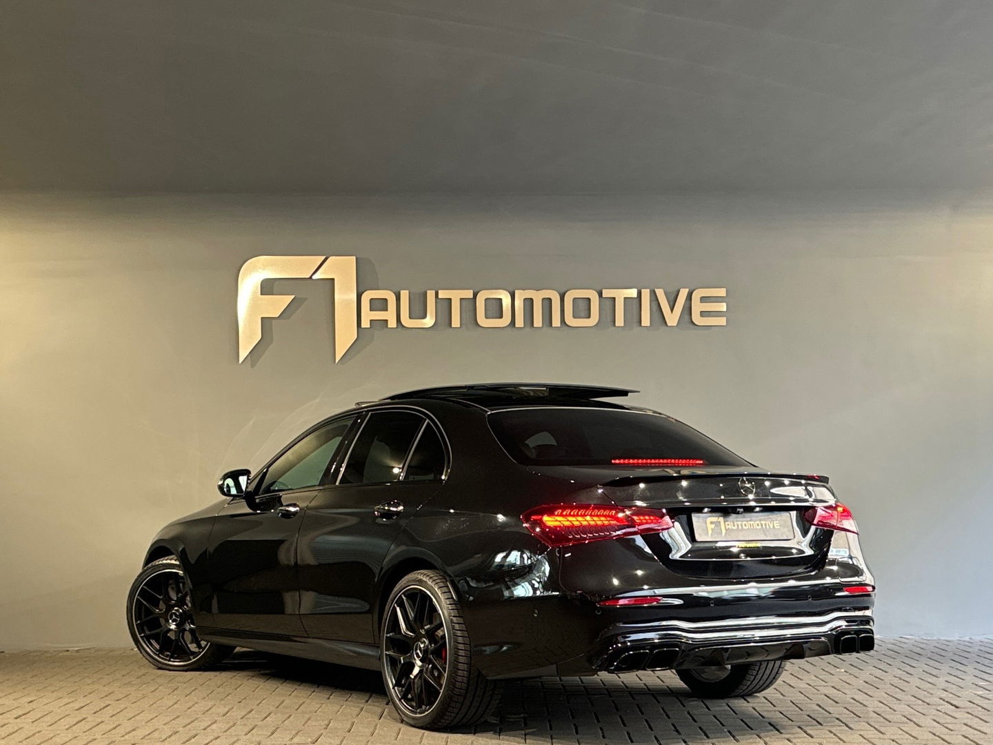 Mercedes-Benz E-Klasse 300 e AMG Pano|Night|Burmester|E63S